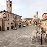 Residenza Dei Capitani - Piazza Del Popolo 3* アスコリ・ピチェーノ