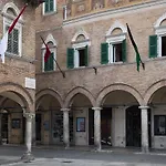 Residenza Dei Capitani - Piazza Del Popolo ホテル 3*