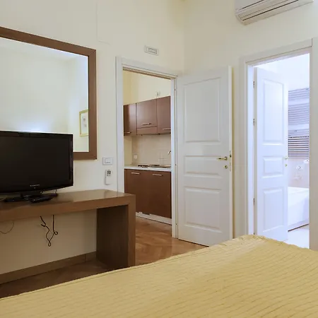 Residenza Dei Capitani - Piazza Del Popolo 3*