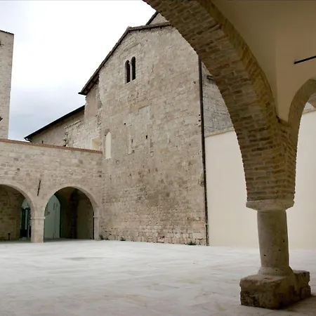 Residenza Dei Capitani - Piazza Del Popolo 3*