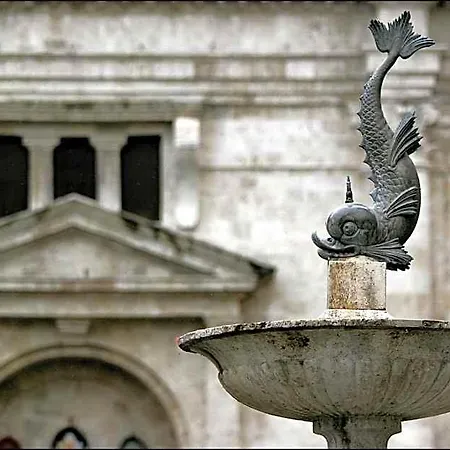 Residenza Dei Capitani - Piazza Del Popolo מלון אסקולי פיצ'נו