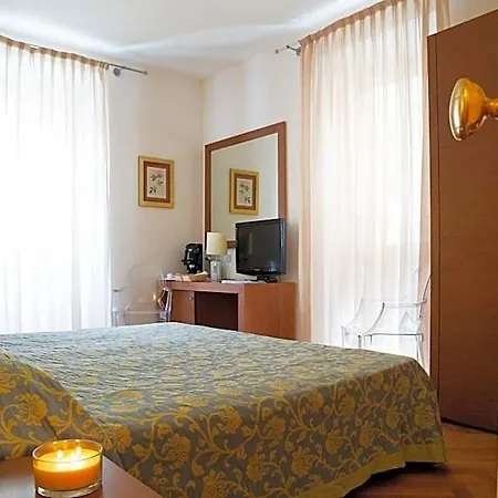 Residenza Dei Capitani - Piazza Del Popolo מלון אסקולי פיצ'נו