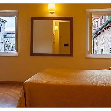 Residenza Dei Capitani - Piazza Del Popolo מלון אסקולי פיצ'נו