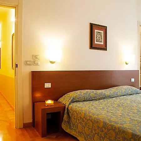 Residenza Dei Capitani - Piazza Del Popolo 3*