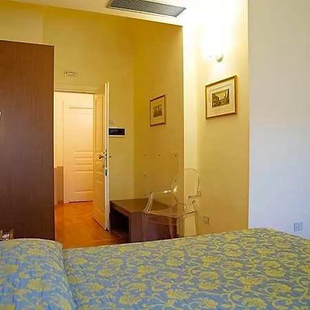 Residenza Dei Capitani - Piazza Del Popolo 3*