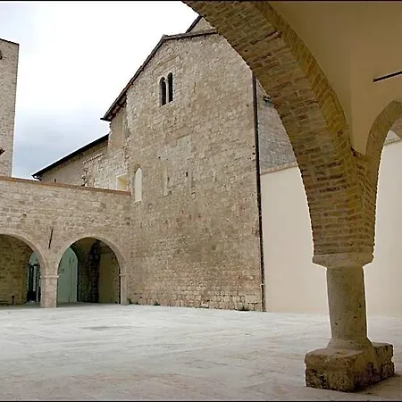 Residenza Dei Capitani - Piazza Del Popolo 3*