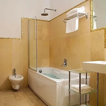 Residenza Dei Capitani - Piazza Del Popolo 3*