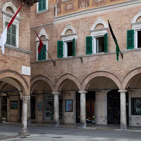 Residenza Dei Capitani - Piazza Del Popolo מלון