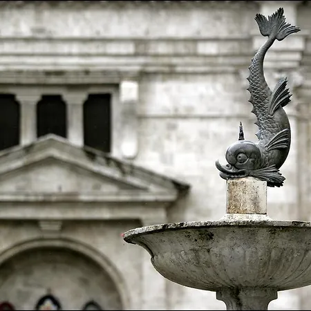 Residenza Dei Capitani - Piazza Del Popolo Szálloda