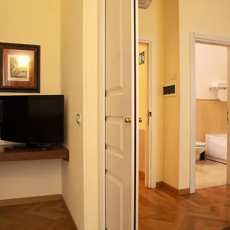 Residenza Dei Capitani - Piazza Del Popolo 3*